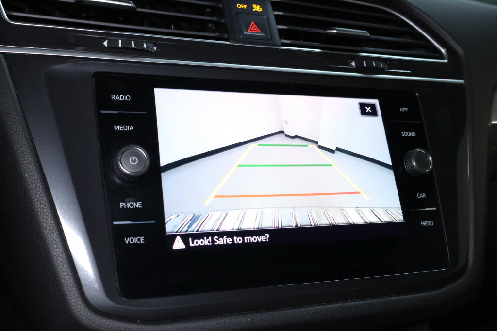 Used 2024 Volkswagen Tiguan SE w/ Panoramic Sunroof Package AWD/4WD image 31
