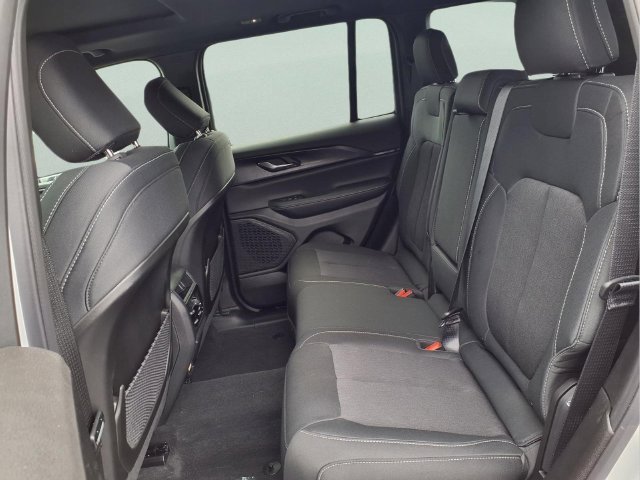 New 2027 Jeep Grand Cherokee Laredo X AWD/4WD image 13