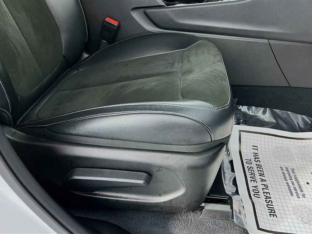 Used 2023 Jeep Grand Cherokee L Laredo AWD/4WD image 33