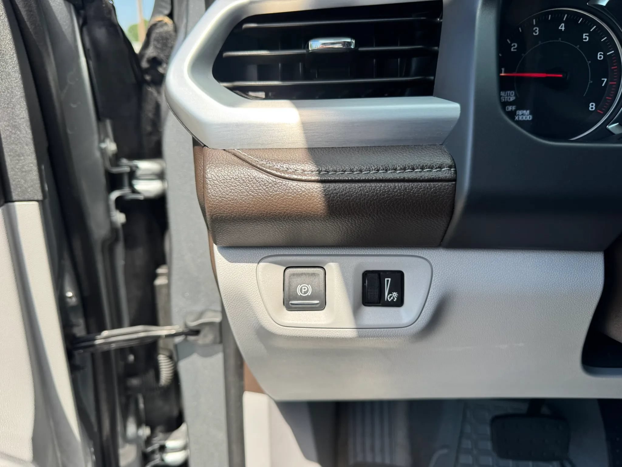 Used 2023 GMC Acadia SLE AWD/4WD image 26