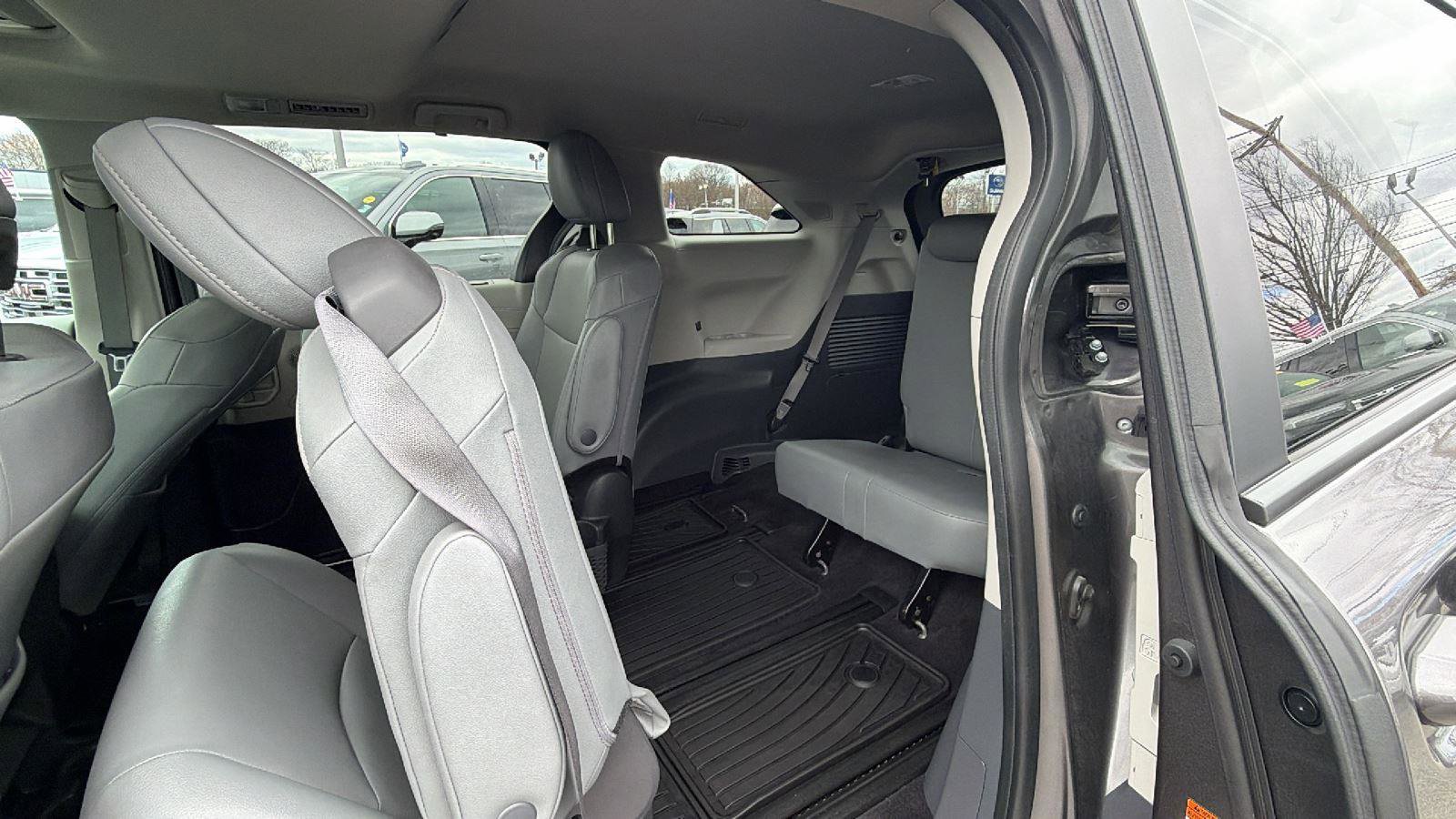 Used 2024 Toyota Sienna XLE w/ XLE Plus Package image 38