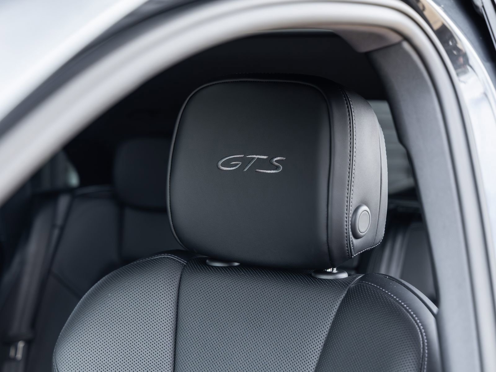 New 2026 Porsche Macan GTS AWD/4WD image 30