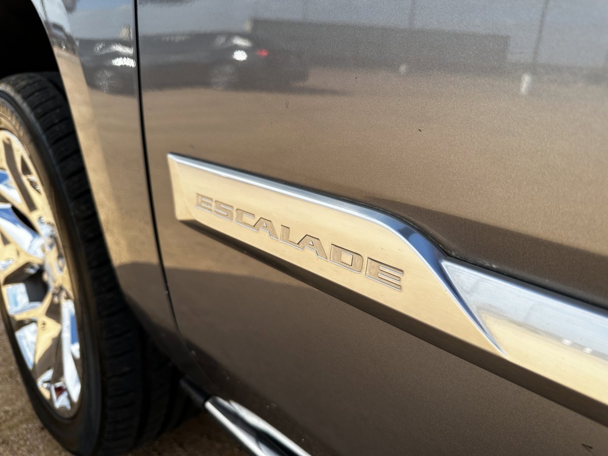 Used 2018 Cadillac Escalade Platinum AWD/4WD image 9