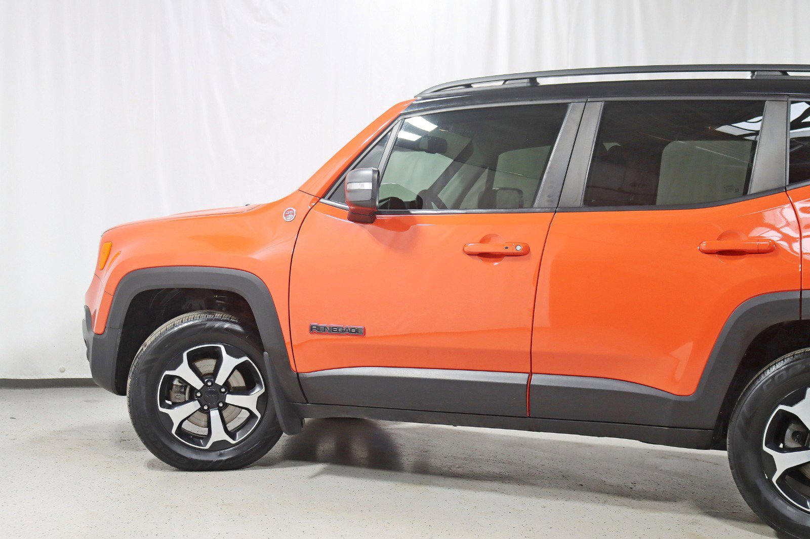 Used 2019 Jeep Renegade Trailhawk AWD/4WD image 11