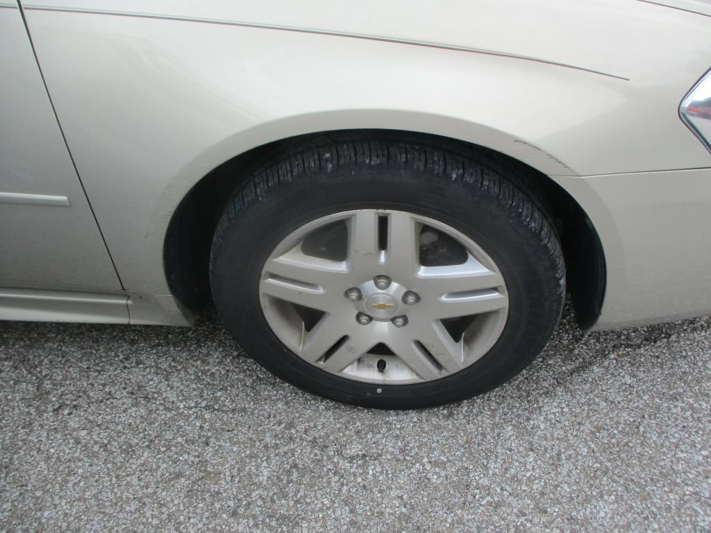 Used 2011 Chevrolet Impala LT FWD image 4