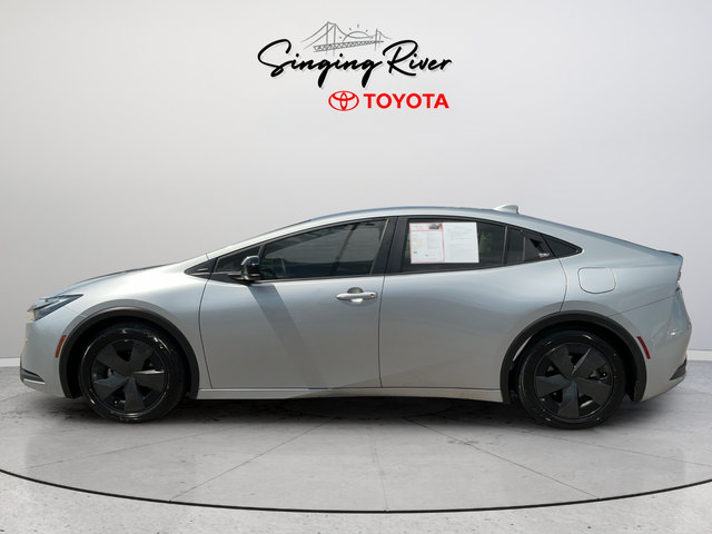 Used 2024 Toyota Prius LE FWD image 4