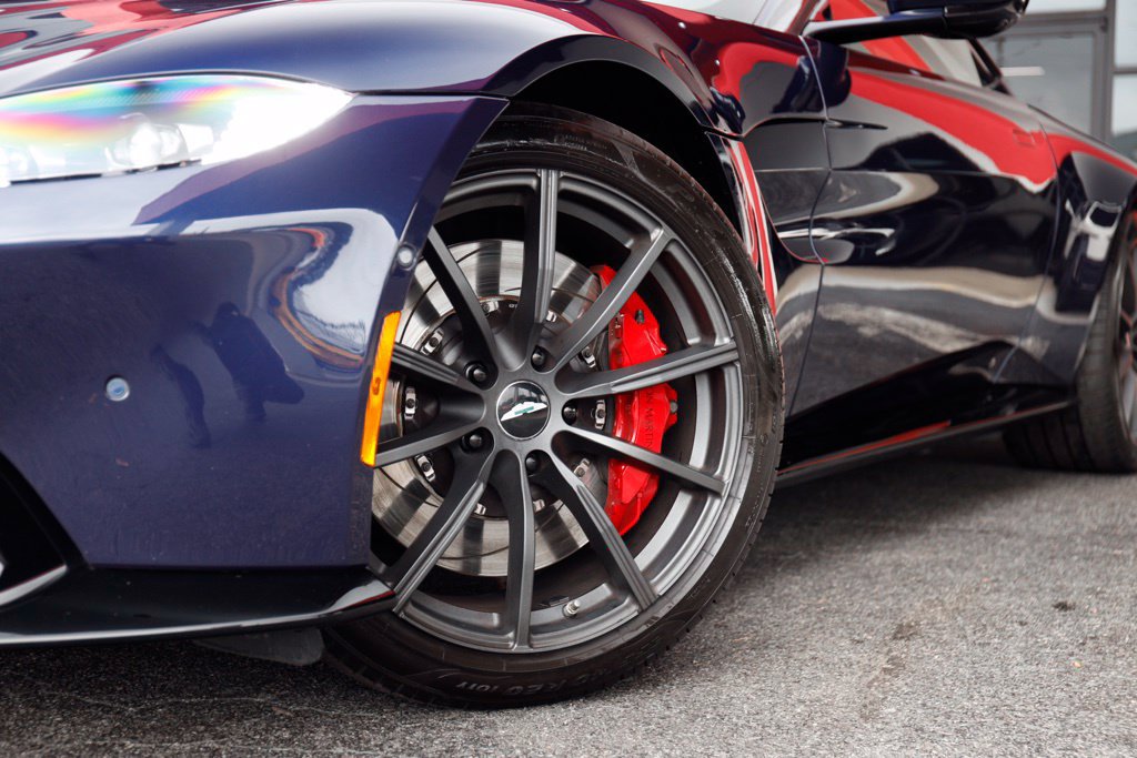 Used 2019 Aston Martin V8 Vantage Coupe RWD image 2