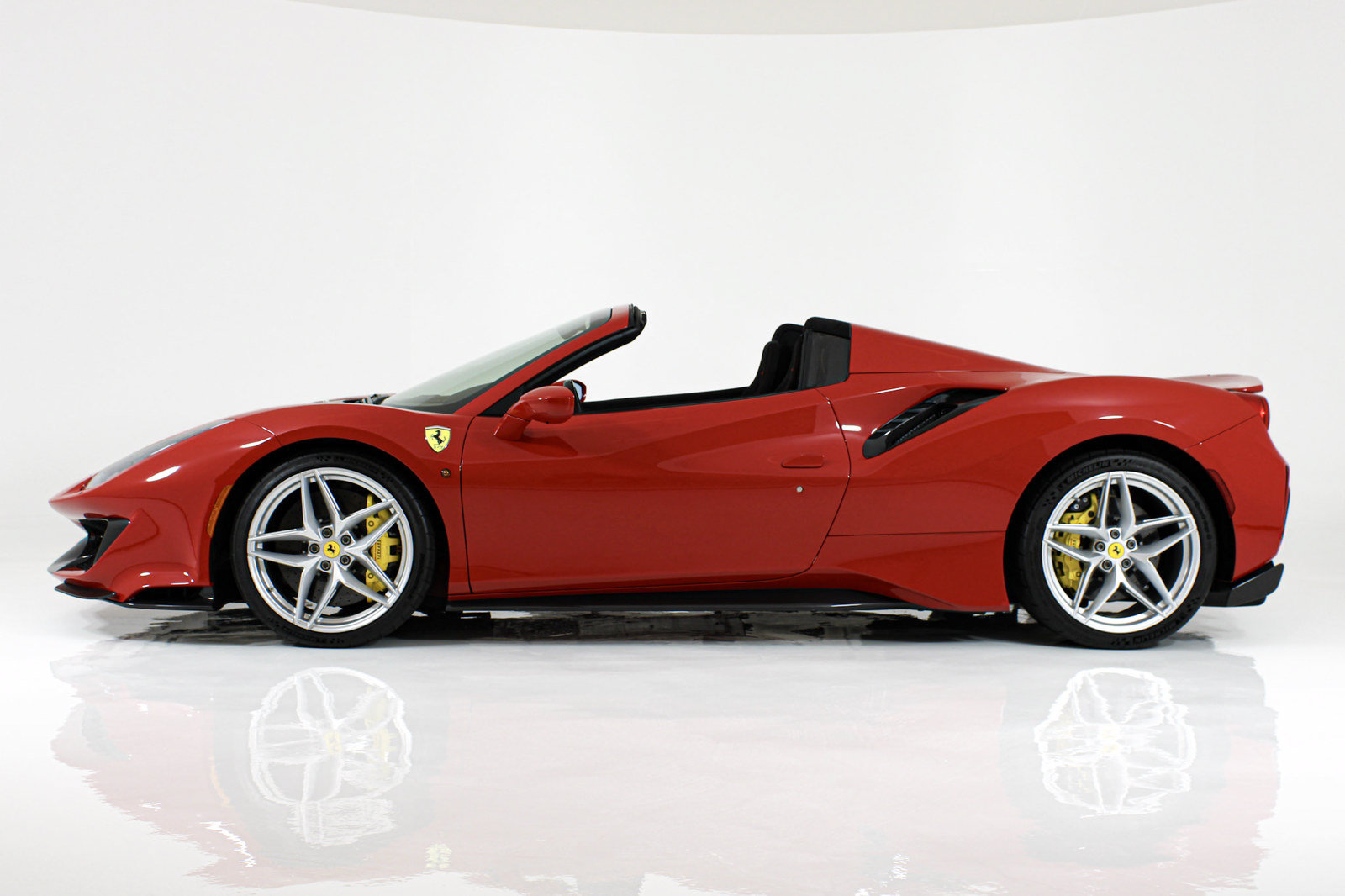 Certified 2019 Ferrari 488 Pista Spider RWD image 4