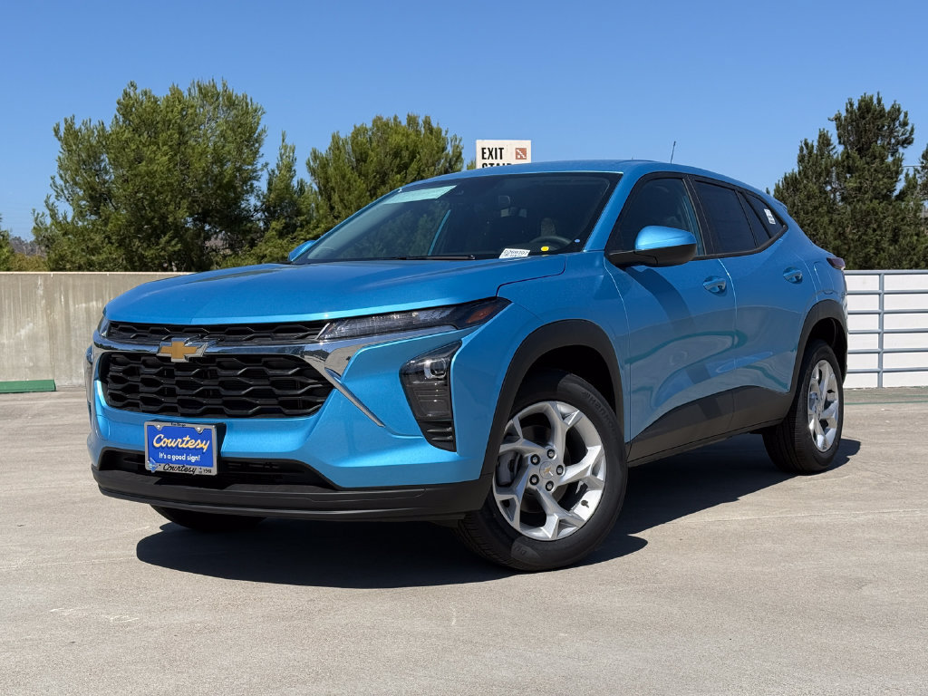 New 2026 Chevrolet Trax LS w/ LS Convenience Package FWD image 2