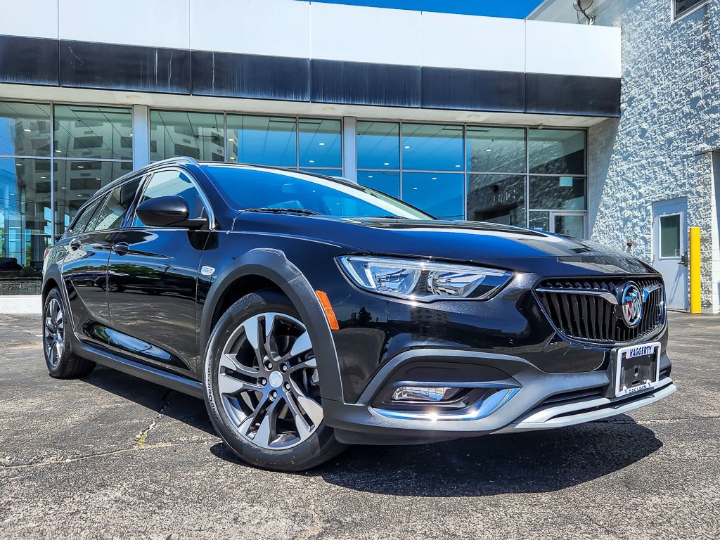 Used 2018 Buick Regal Essence w/ Sights and Sounds Package AWD/4WD image 1