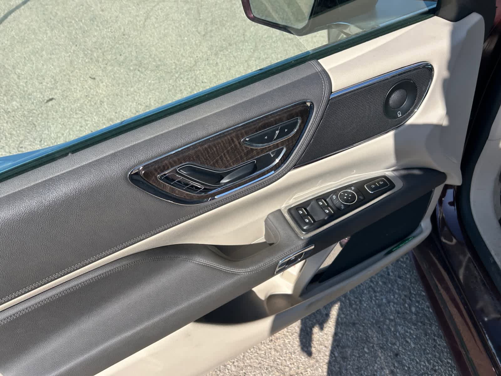 Used 2020 Lincoln Continental AWD w/ Premium Package image 10