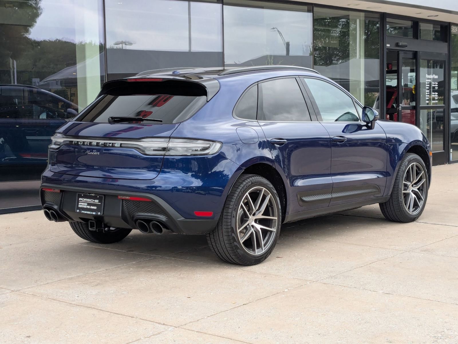Certified 2026 Porsche Macan AWD/4WD image 9