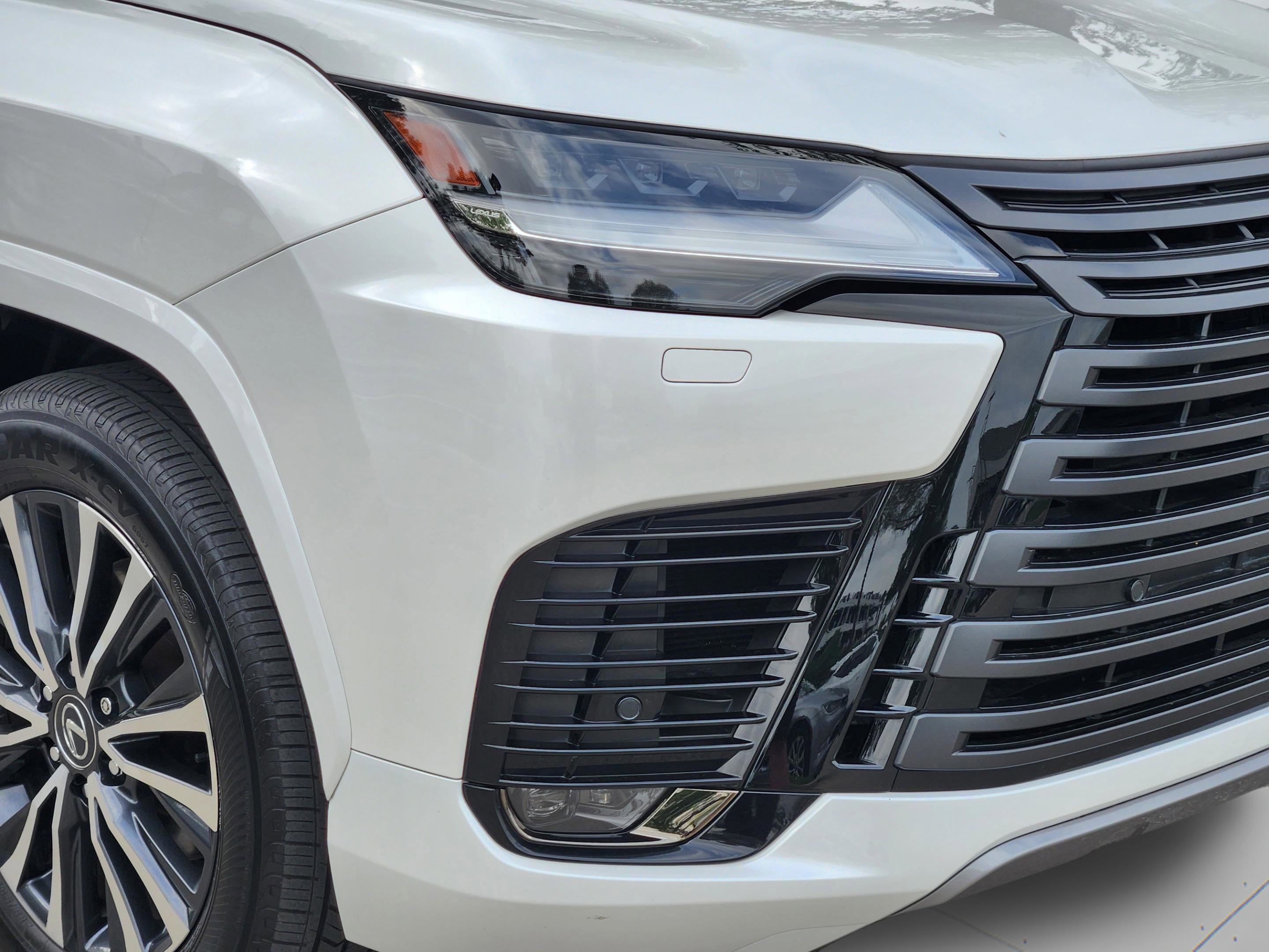 Used 2024 Lexus LX 600 4WD w/ Appearance Package image 31