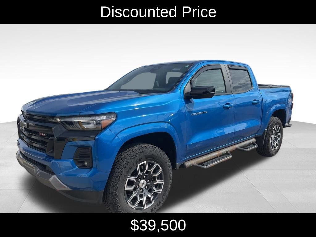 Used 2024 Chevrolet Colorado Z71 w/ Z71 Convenience Package 2 AWD/4WD image 3