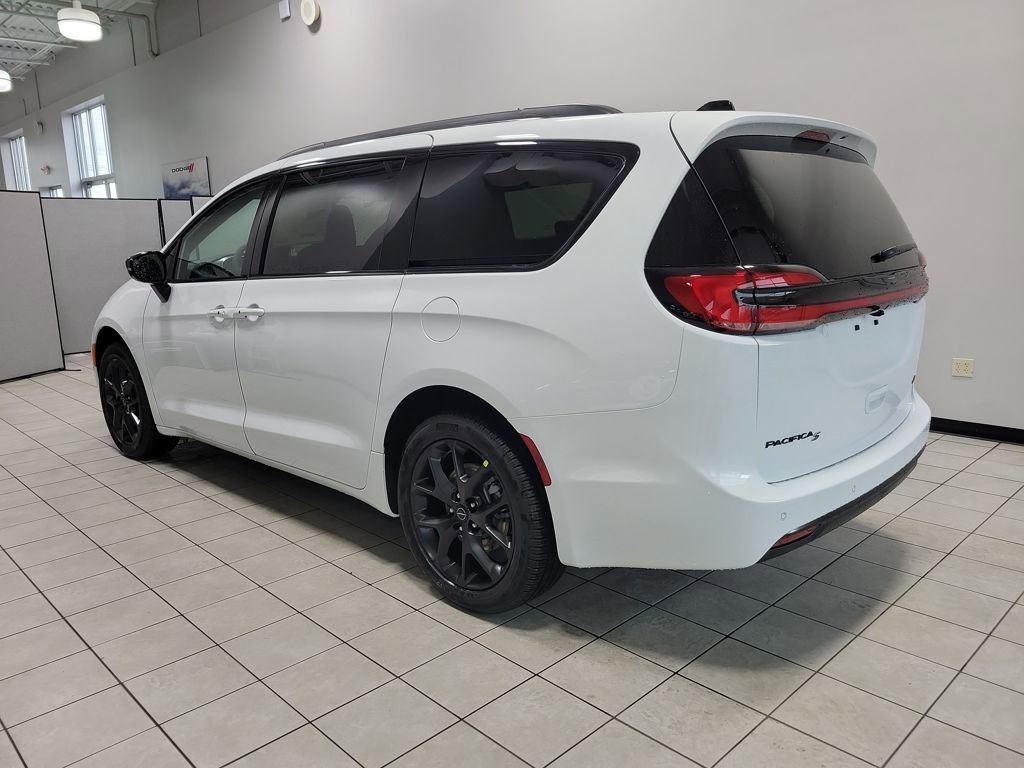 New 2026 Chrysler Pacifica Select w/ S Appearance Package AWD/4WD image 4