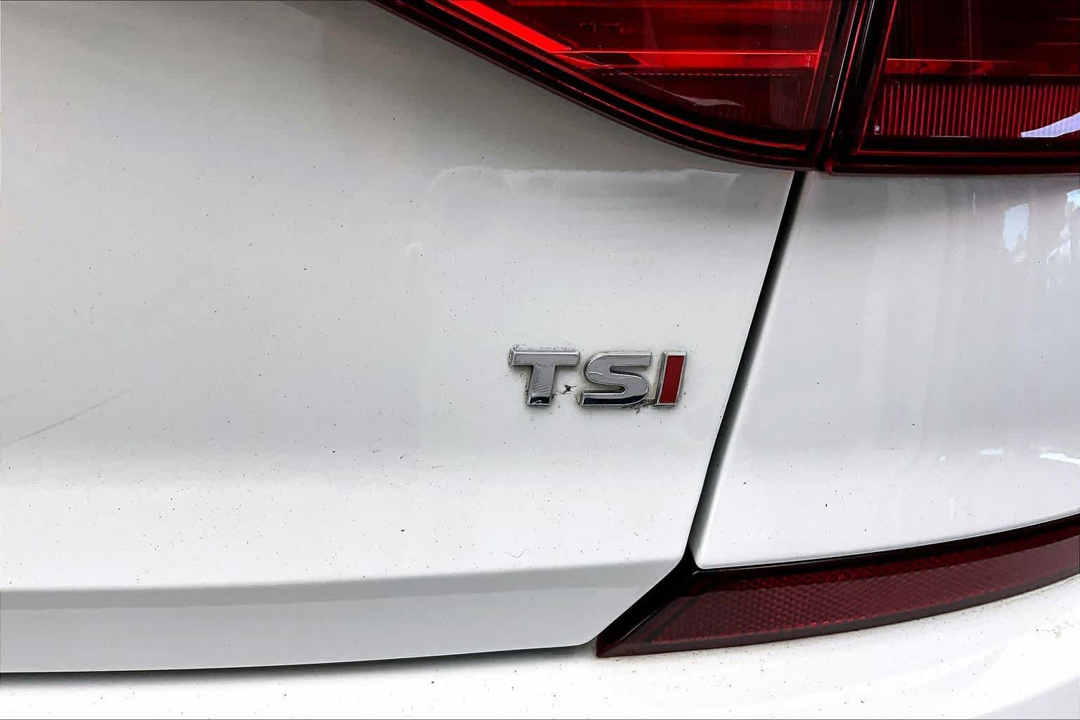 Used 2018 Volkswagen Passat 2.0T R-Line FWD image 10