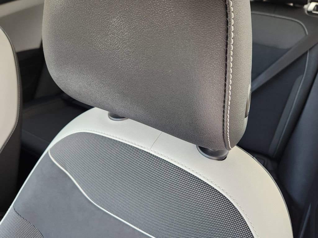 New 2025 Volkswagen Taos SE image 6