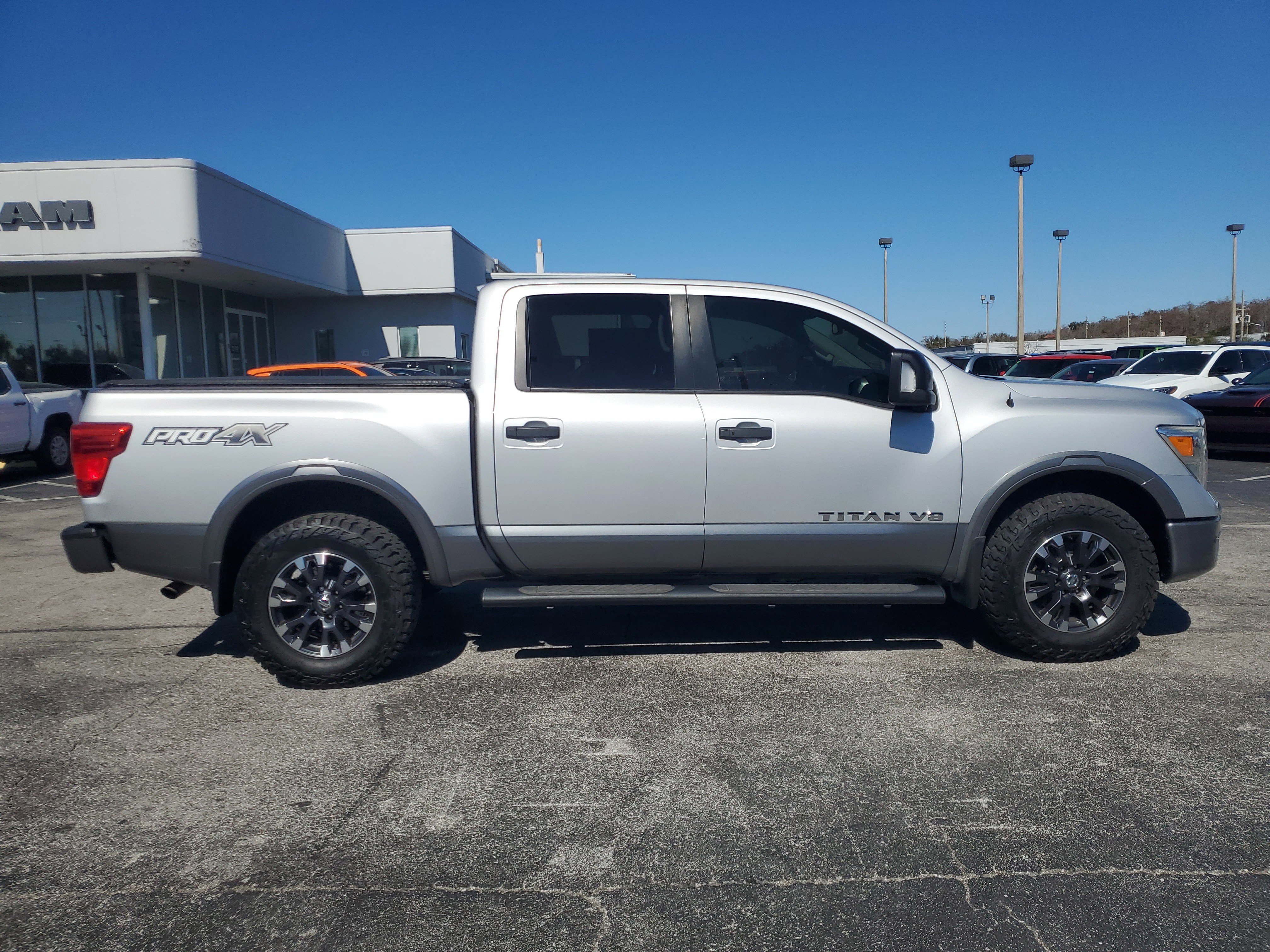 Used 2018 Nissan Titan PRO-4X w/ Pro-4x Convenience Package image 9