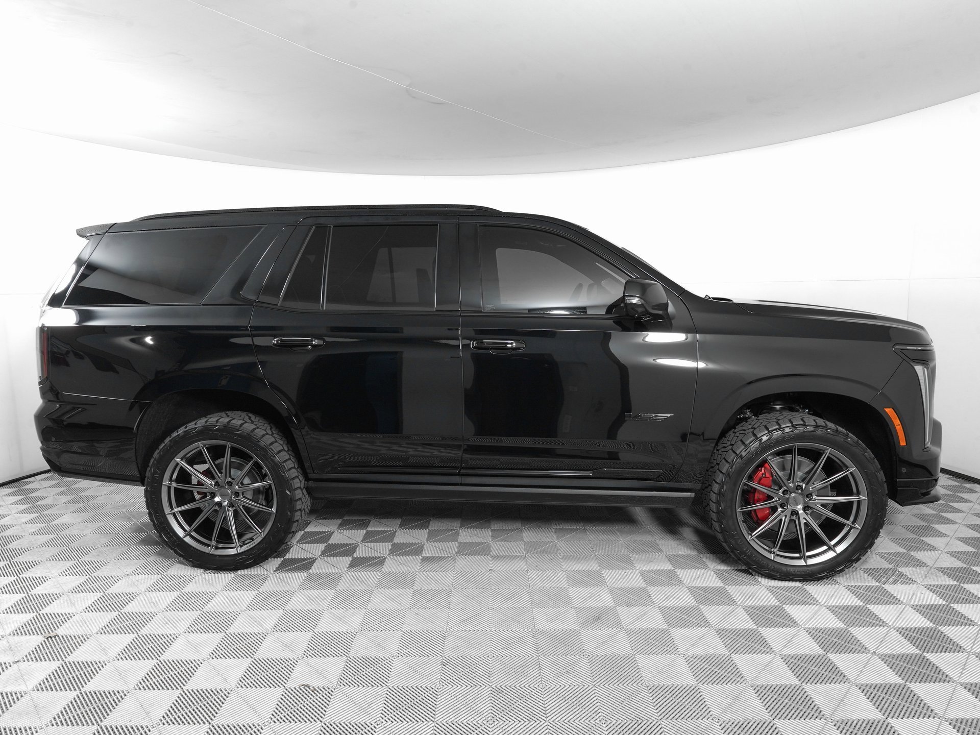 Used 2025 Cadillac Escalade V w/ LPO, ONYX Package image 5