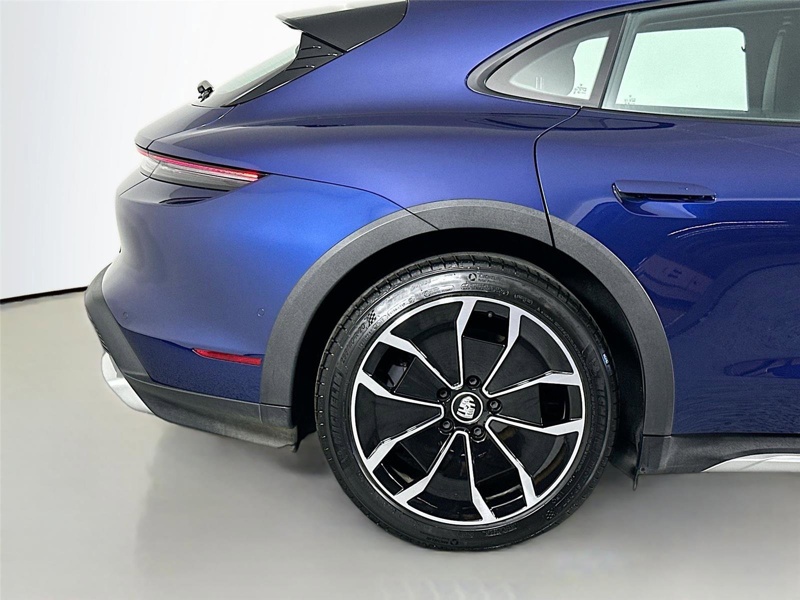 Certified 2024 Porsche Taycan 4 Cross Turismo AWD/4WD image 13