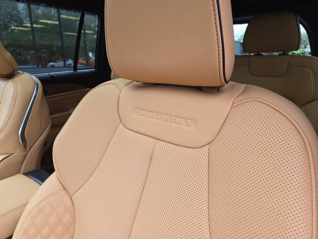 New 2026 Jeep Grand Cherokee Summit AWD/4WD image 13
