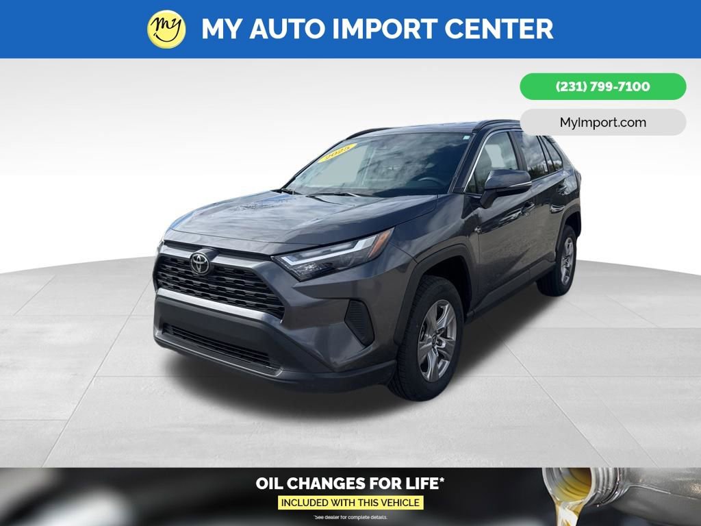 Used 2025 Toyota RAV4 XLE AWD/4WD image 3
