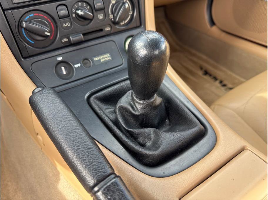 Used 1999 MAZDA MX-5 Miata image 16