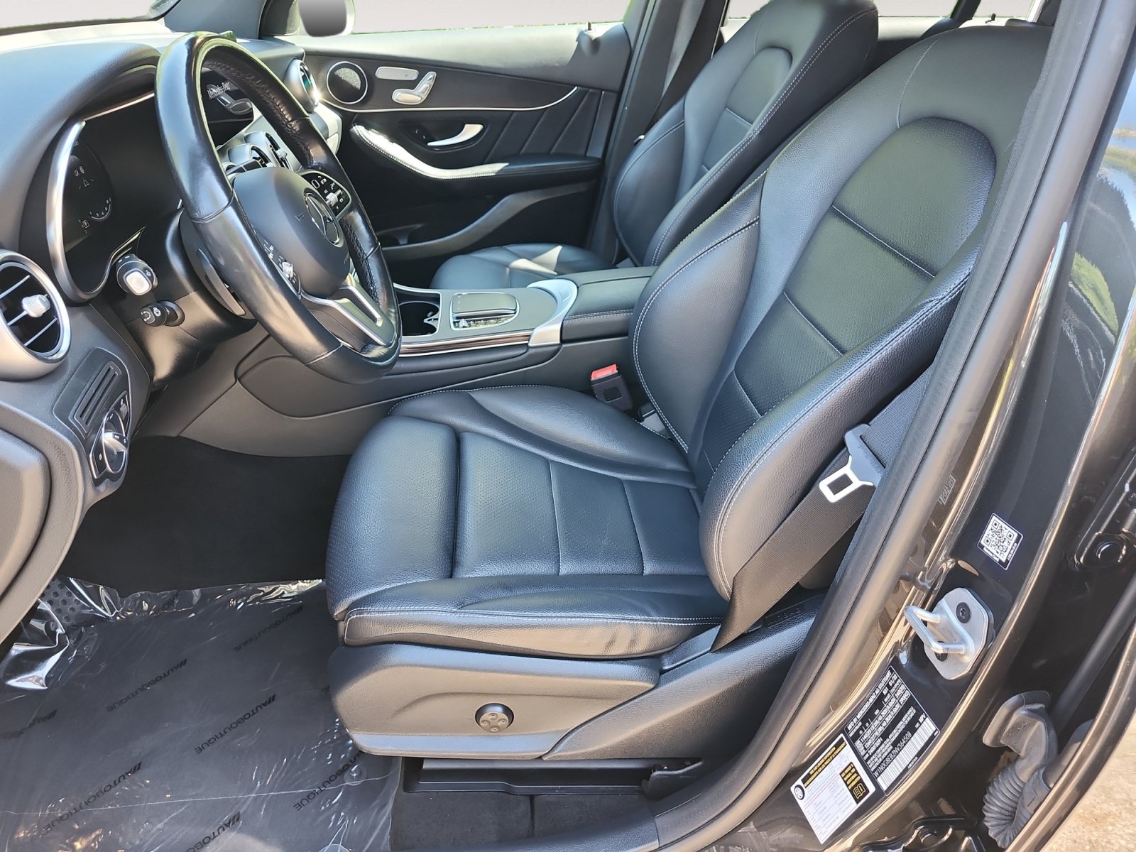 Used 2022 Mercedes-Benz GLC 300 4MATIC w/ AMG Line image 9