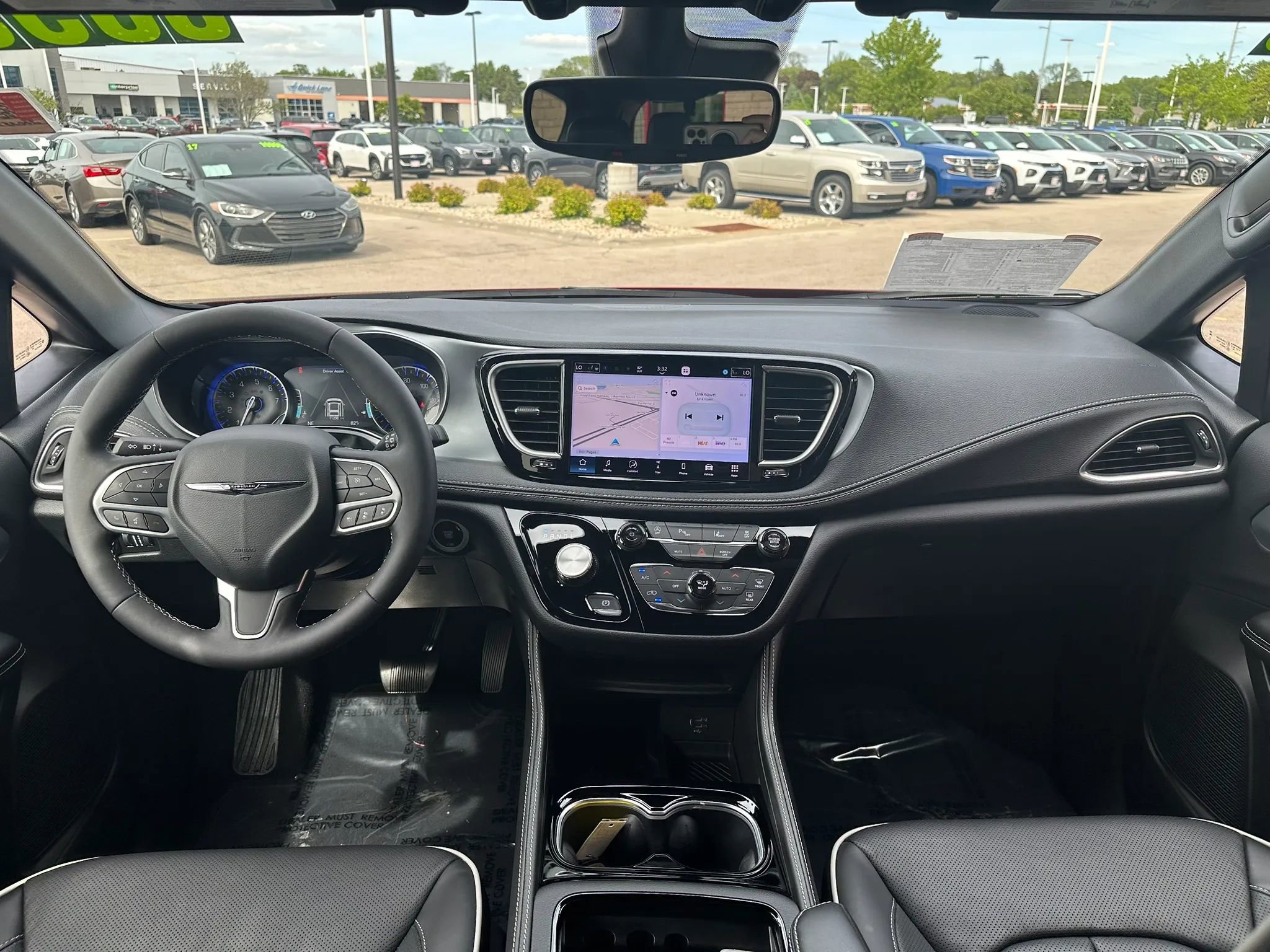 Used 2026 Chrysler Pacifica Limited FWD image 15