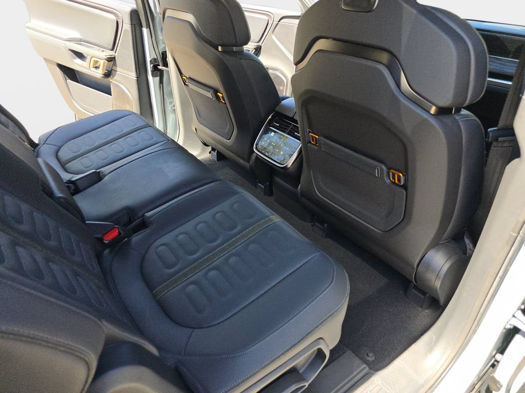 Used 2023 Rivian R1S Adventure Dual AWD/4WD image 13