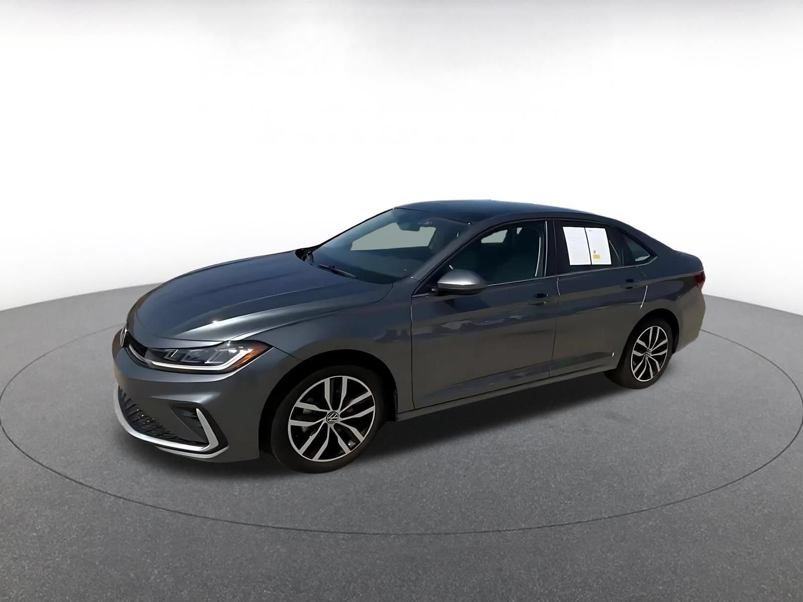 Used 2025 Volkswagen Jetta SE FWD image 8