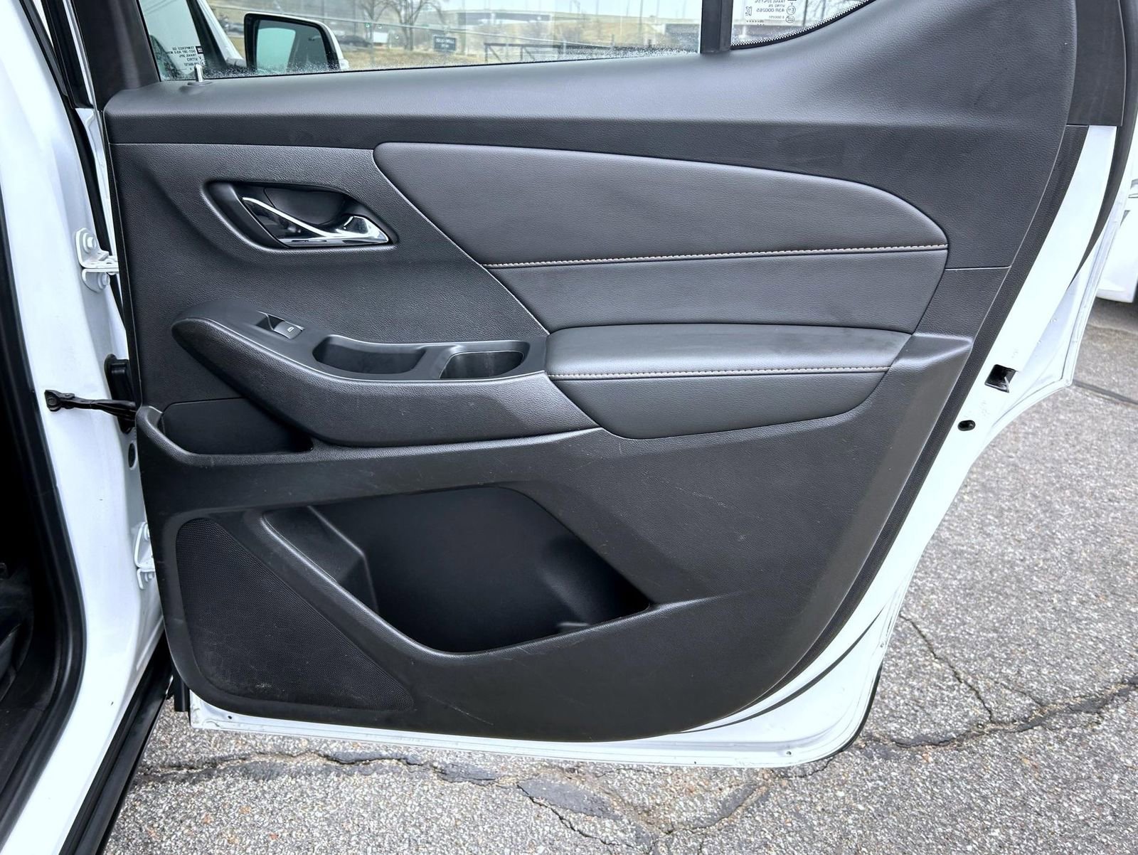 Certified 2020 Chevrolet Traverse LT w/ Driver Confidence II Package image 18