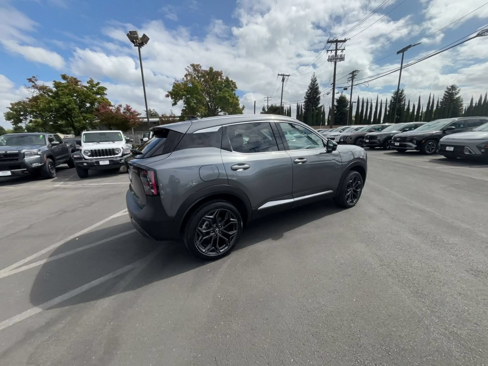 Used 2026 Nissan Kicks SR FWD image 14