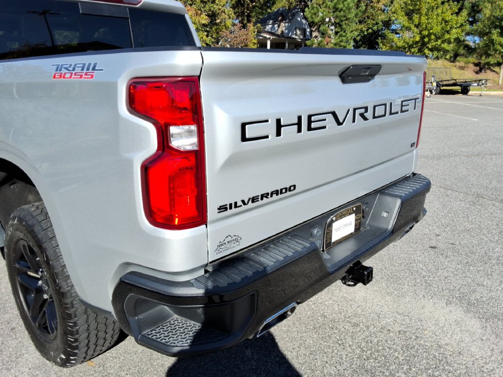 Certified 2022 Chevrolet Silverado 1500 LT Trail Boss w/ Convenience Package II AWD/4WD image 16