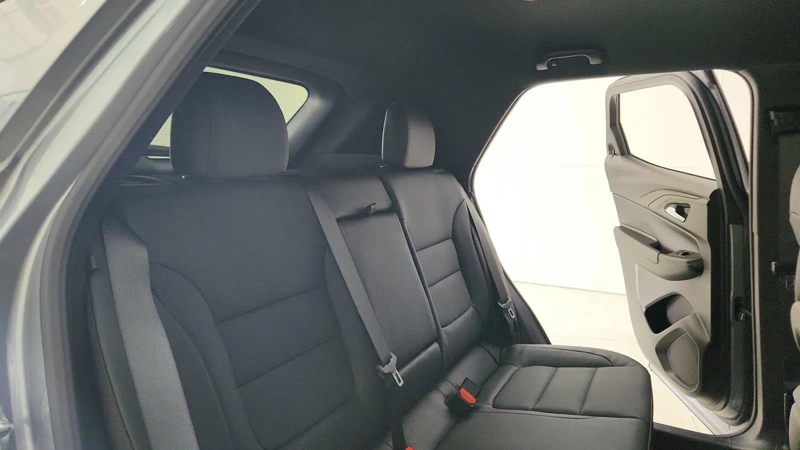 Used 2025 Chevrolet TrailBlazer RS w/ Convenience Package FWD image 31
