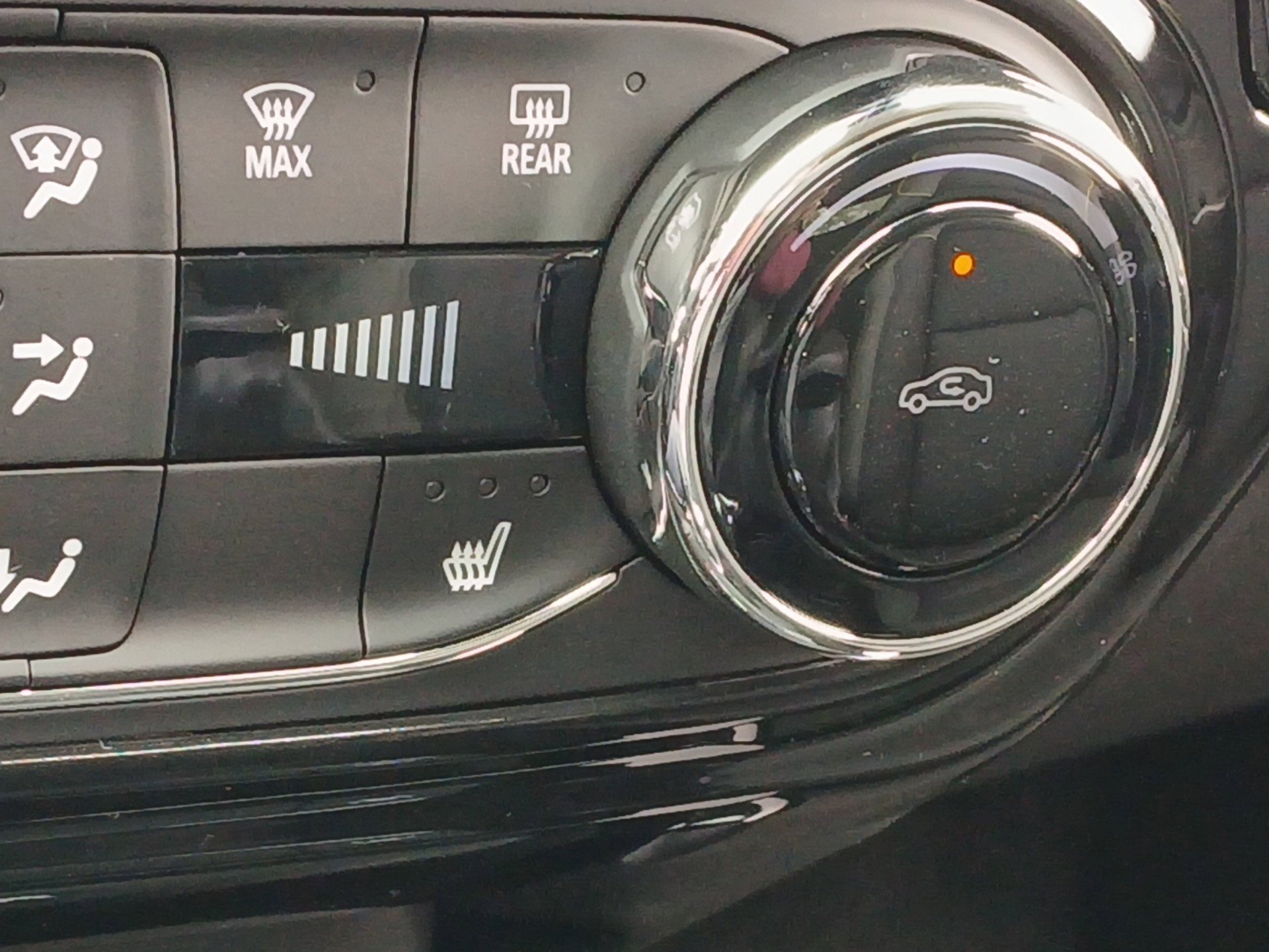 New 2026 Chevrolet Trax ACTIV w/ Sunroof Package FWD image 15