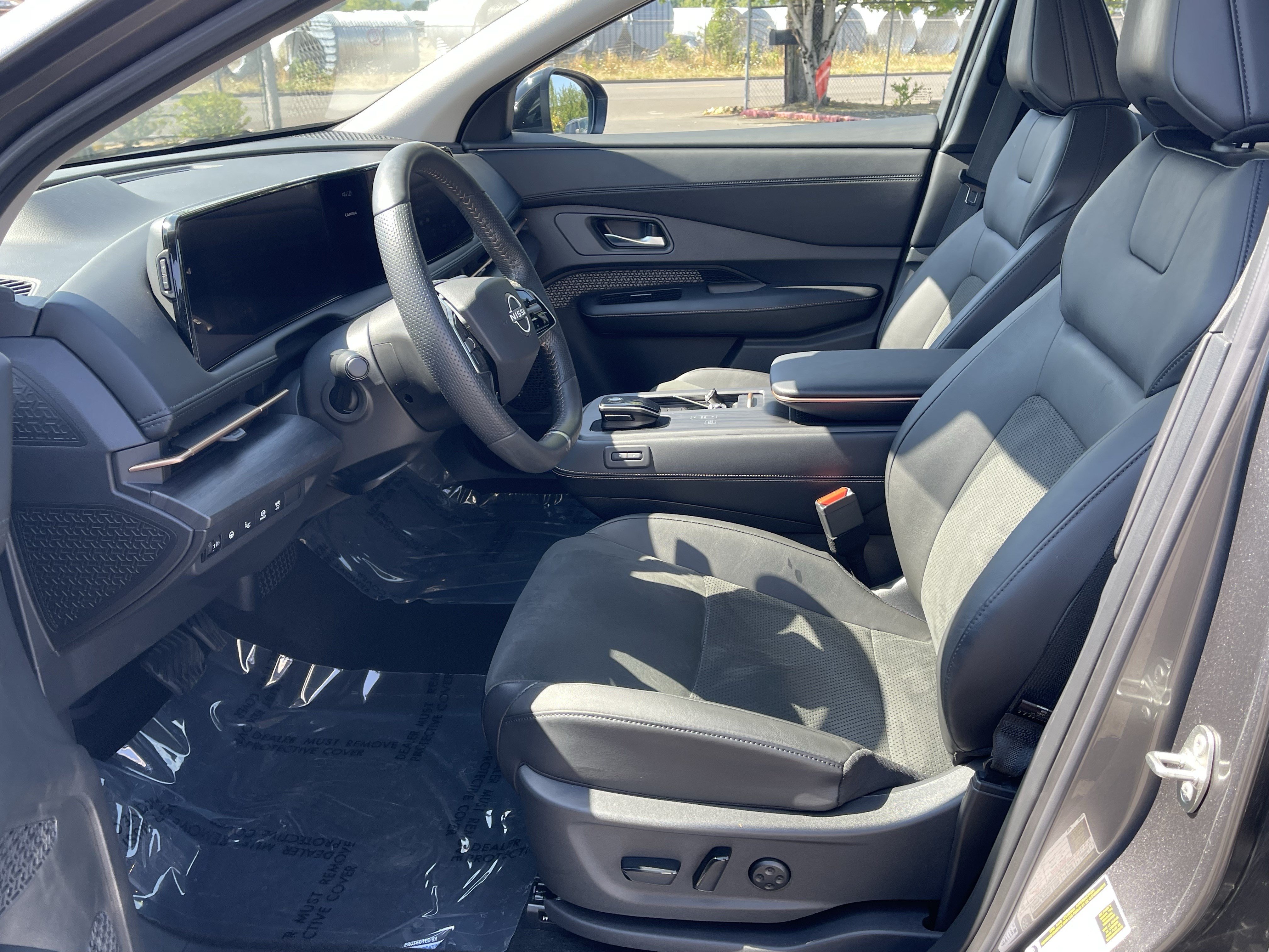 Used 2024 Nissan Ariya AWD image 11