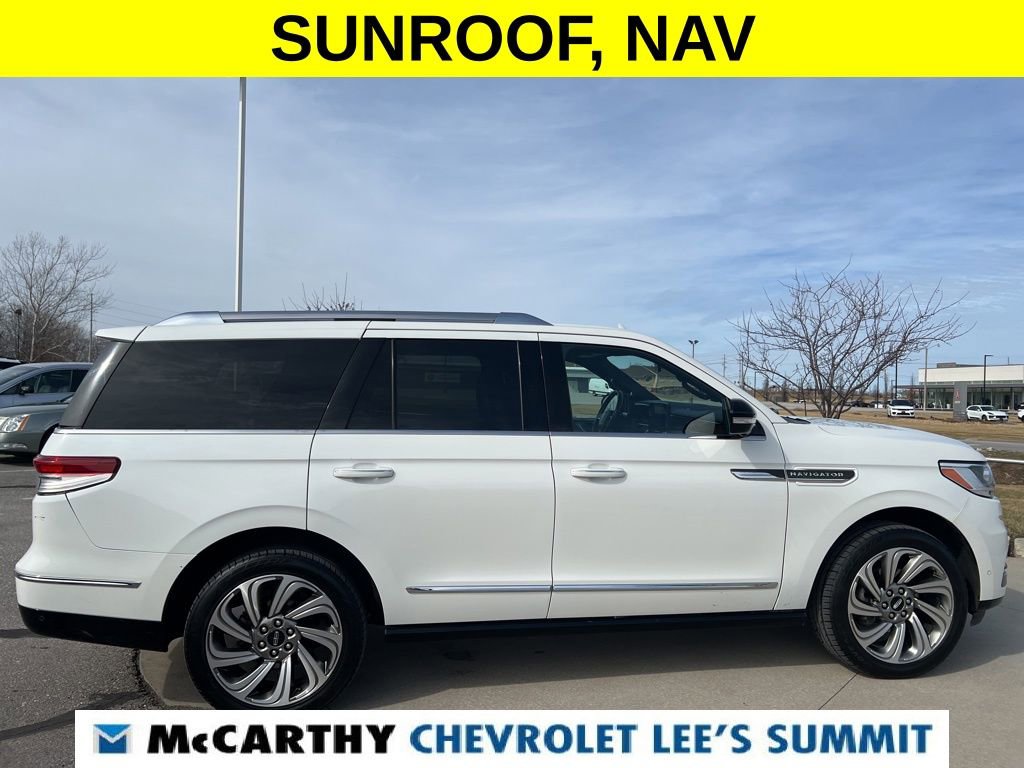 Used 2023 Lincoln Navigator Reserve image 18