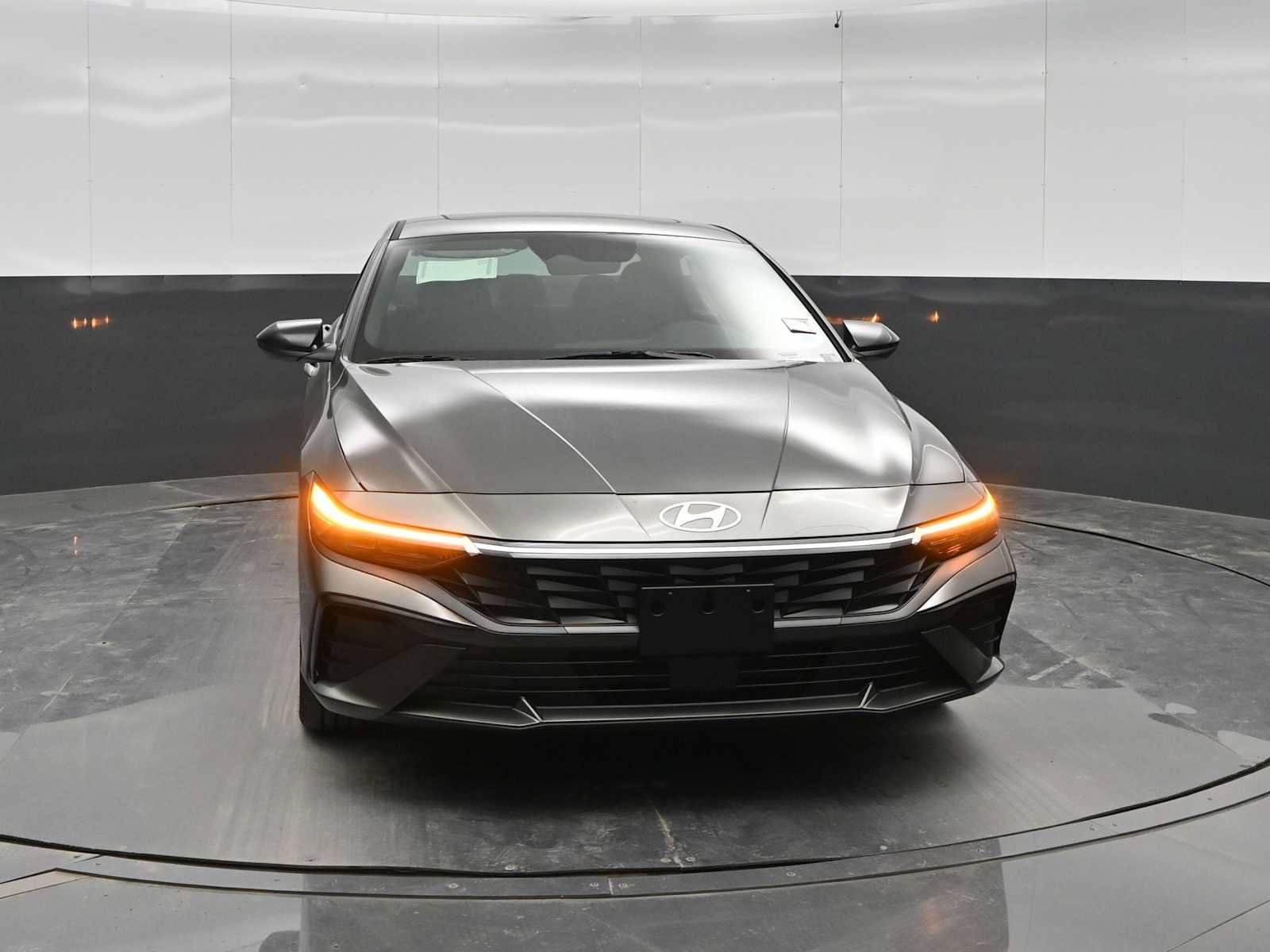 New 2026 Hyundai Elantra SEL Sport Premium FWD image 2