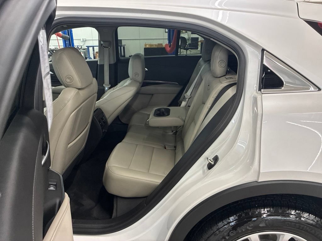 Used 2022 Cadillac XT4 Luxury w/ Cold Weather Package AWD/4WD image 10