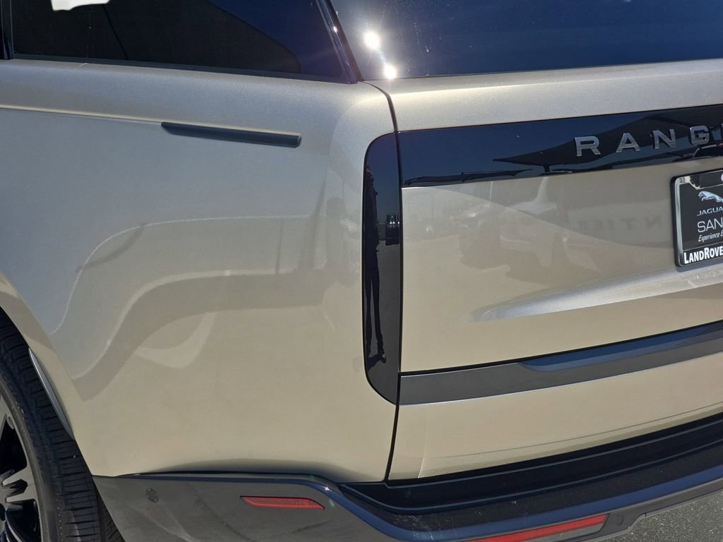 New 2026 Land Rover Range Rover Long Wheelbase SE AWD/4WD image 37