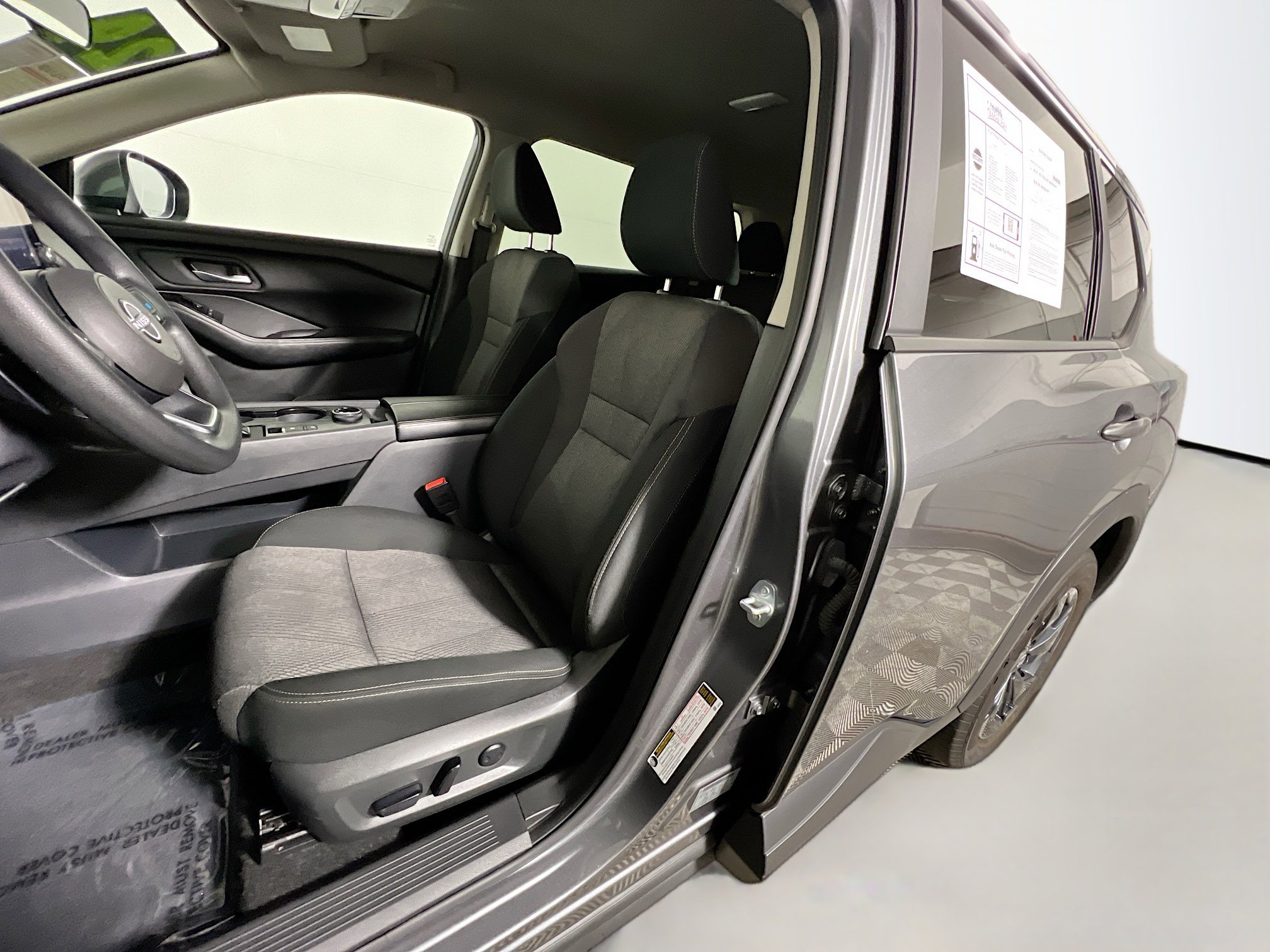 Used 2024 Nissan Rogue SV image 15