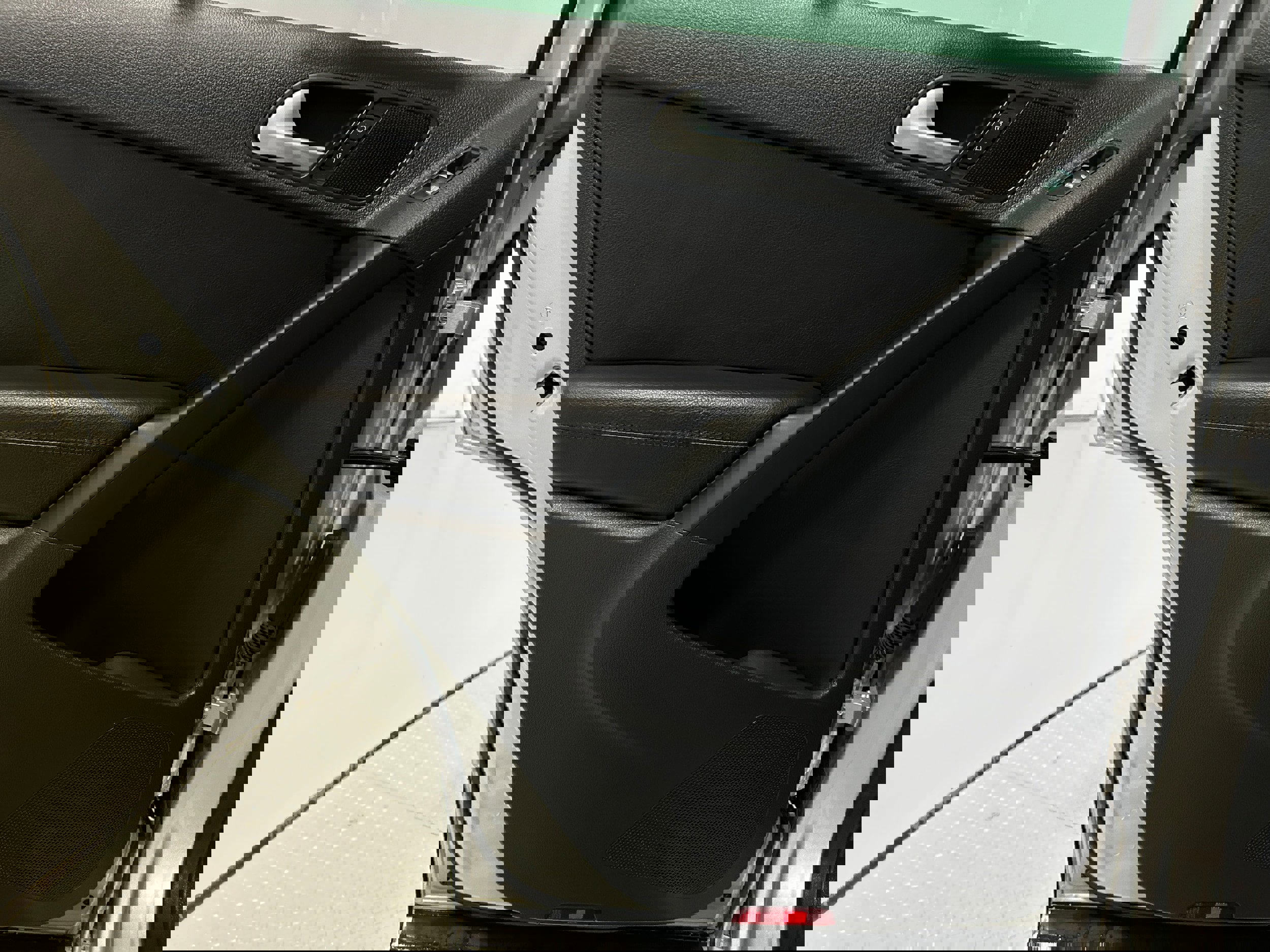 Used 2017 Volkswagen Tiguan Sport image 25