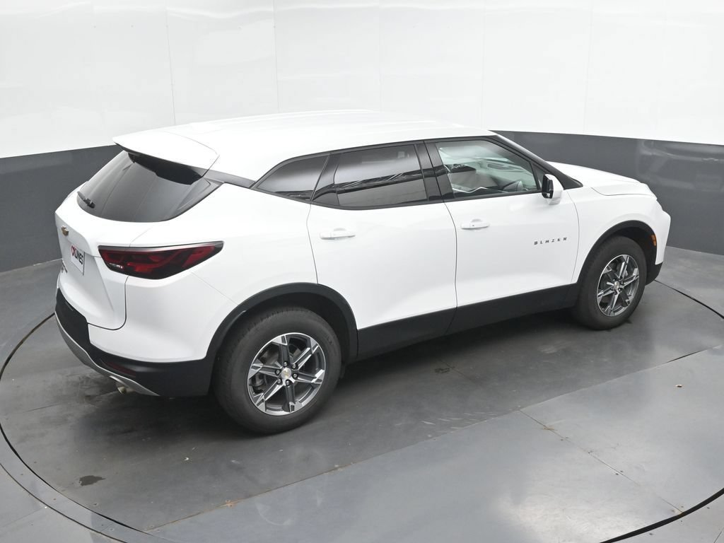 Used 2025 Chevrolet Blazer LT AWD/4WD image 32