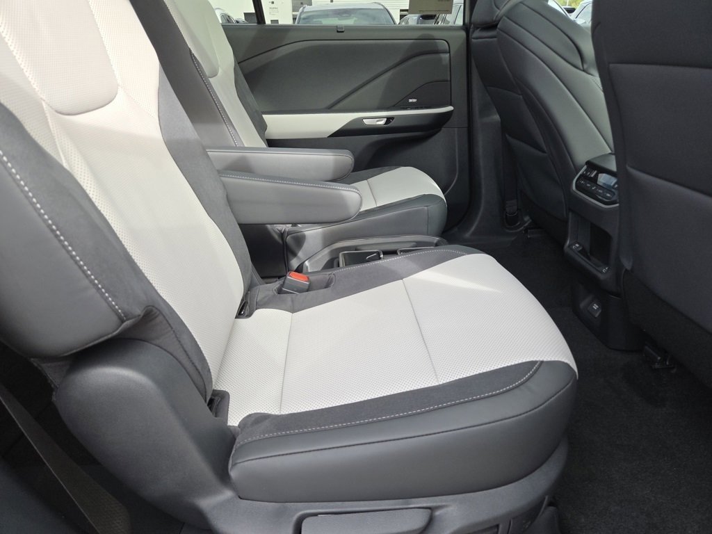 New 2026 Lexus TX 500h AWD image 5