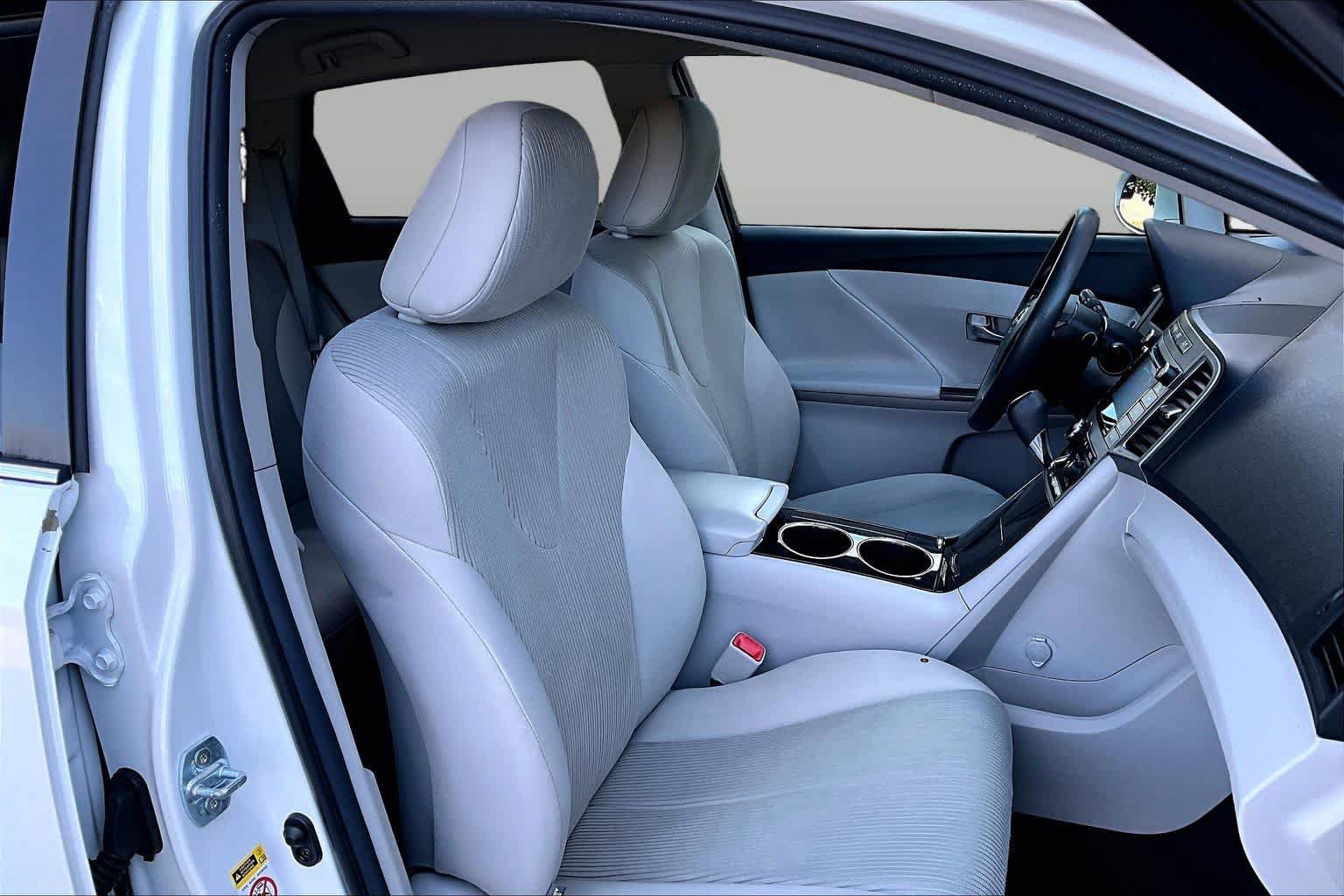 Used 2015 Toyota Venza LE AWD/4WD image 7