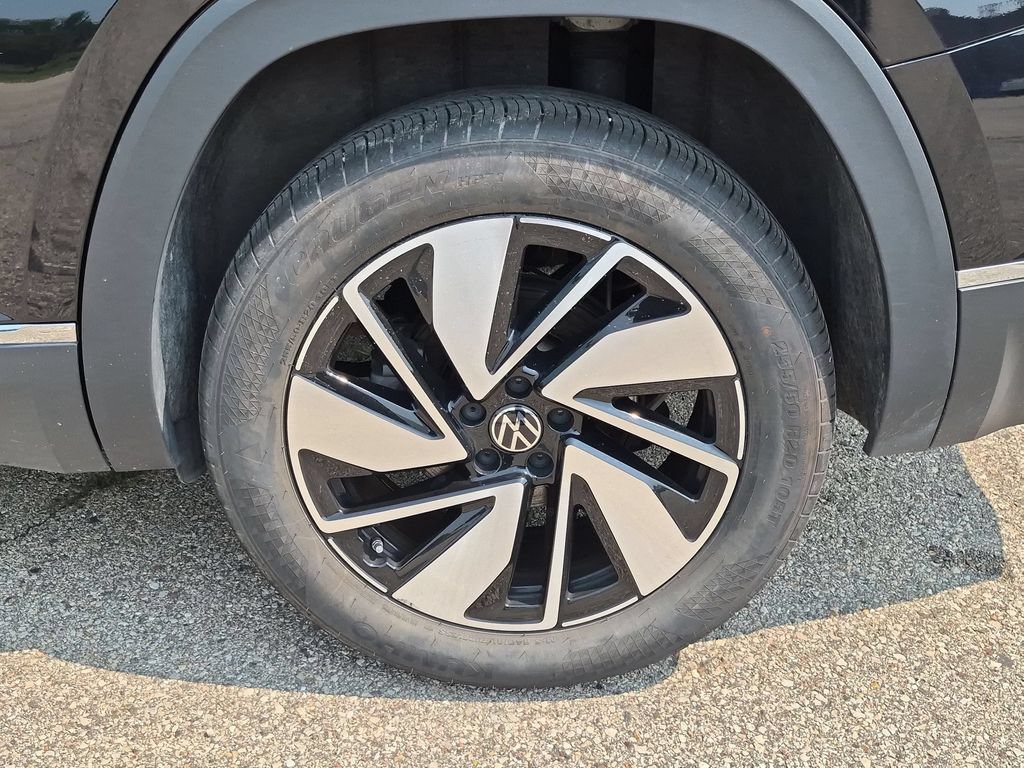 Used 2025 Volkswagen Atlas SEL AWD/4WD image 10