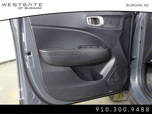 Used 2024 Hyundai Venue SEL image 12