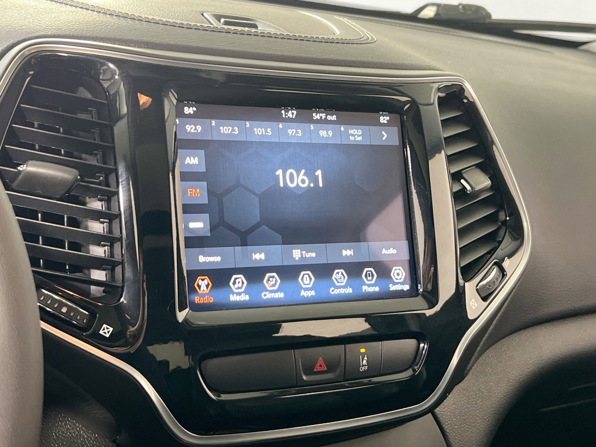 Used 2022 Jeep Cherokee Limited image 14