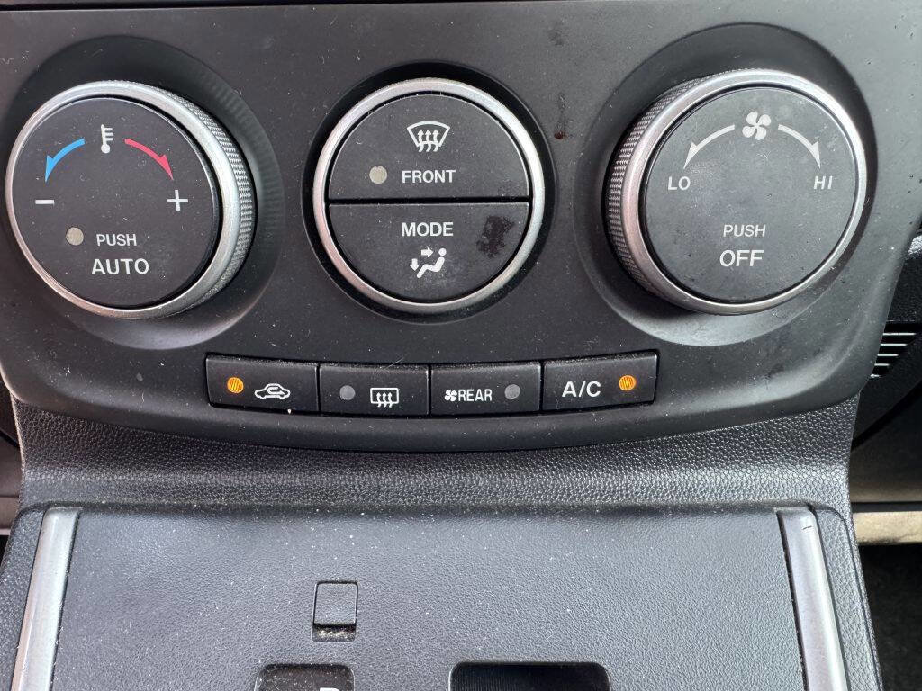 Used 2015 MAZDA MAZDA5 Touring image 21